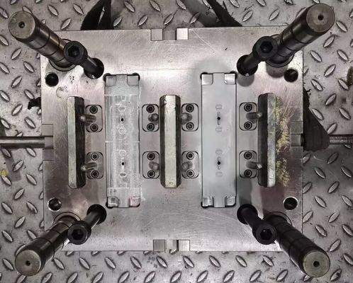 Genauigkeitstor-Präzisions-Spritzen-hohe Präzisions-Plastikteile formen